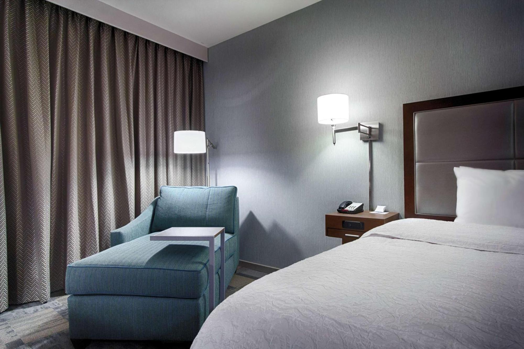 Hampton Inn Salina Exteriör bild