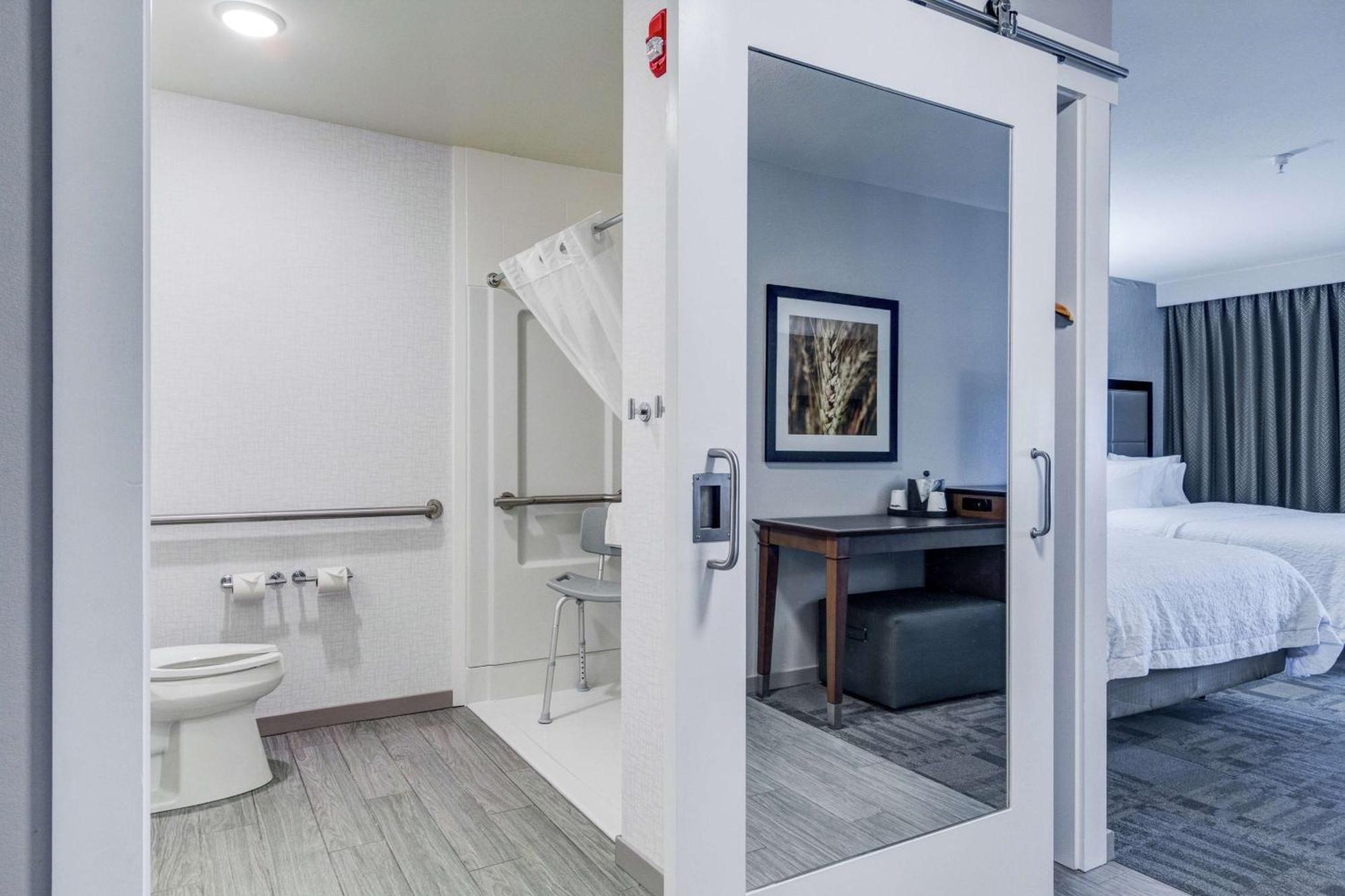 Hampton Inn Salina Exteriör bild